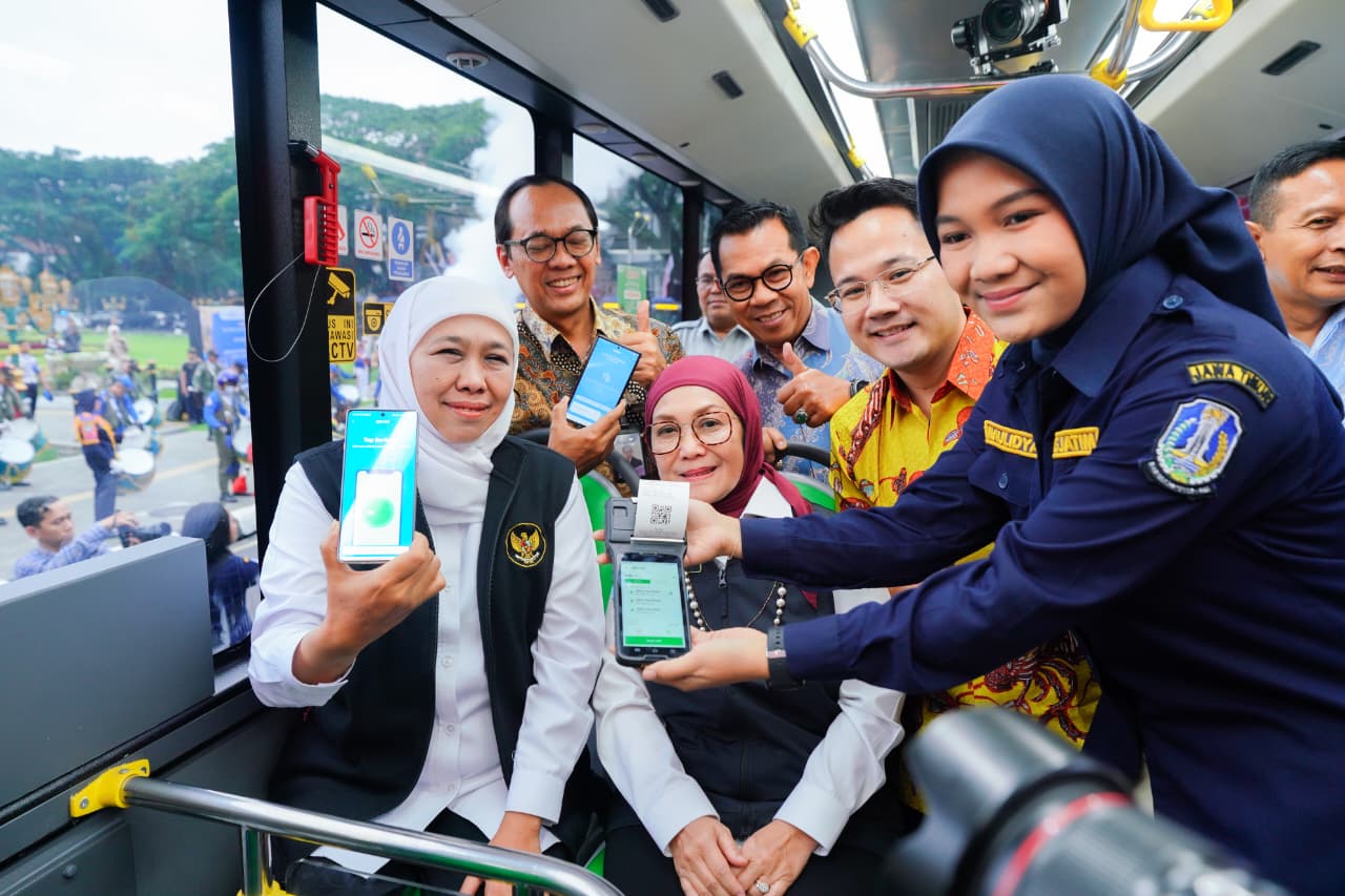 Kado Kemerdekaan Warga Jatim, Gubernur Khofifah Diskon Tarif Trans Jatim Jadi Rp 81 melalui QRIS TAP dan potongan 81% melalui QRIS