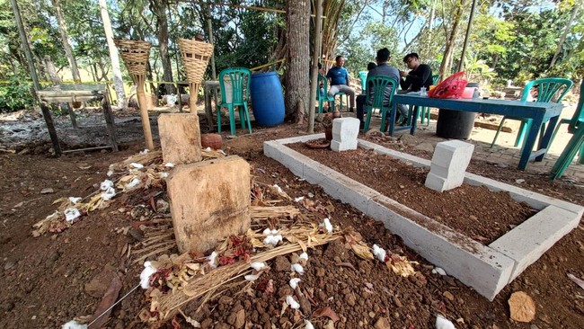 Dokter Forensik Periksa Buih dari Mulut Sutrimo