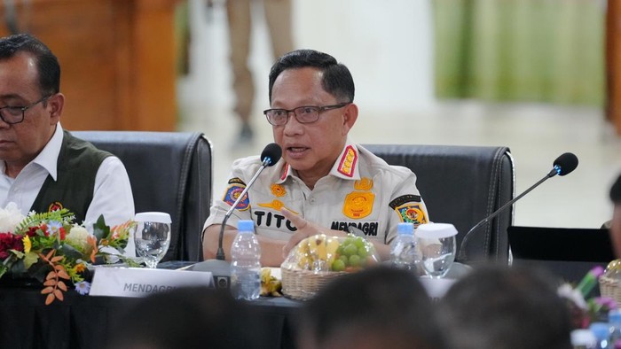 Tangani Gempa NTT, Mendagri Tito Instruksikan Pemulihan Layanan Dasar dan Usul Dua Posko Utama
