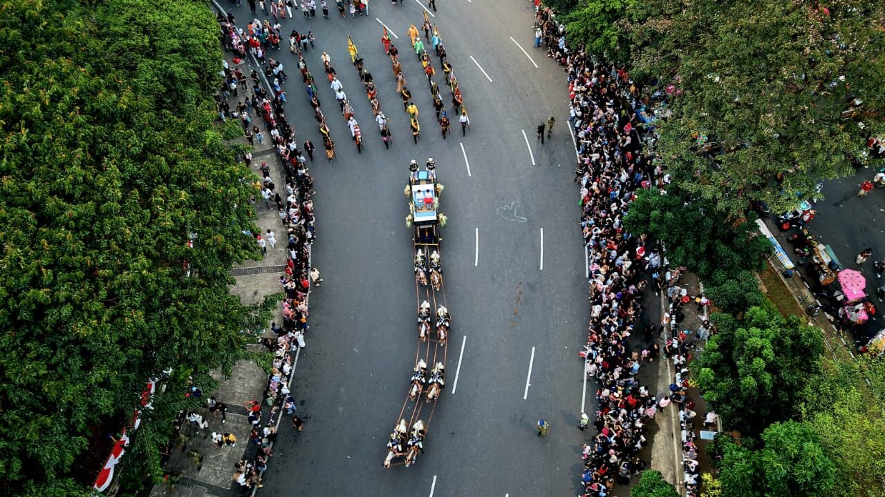 Kirab Bendera Pusaka dan Teks Proklamasi Tutup Rangkaian HUT ke-81 RI di Istana Merdeka