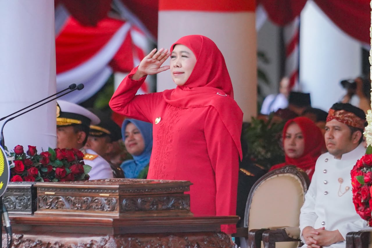 Ribuan Masyarakat Ikuti Upacara HUT 81 RI, Gubernur Khofifah Apresiasi Antusiasme Masyarakat Cerminkan Kuatnya Cinta Tanah Air