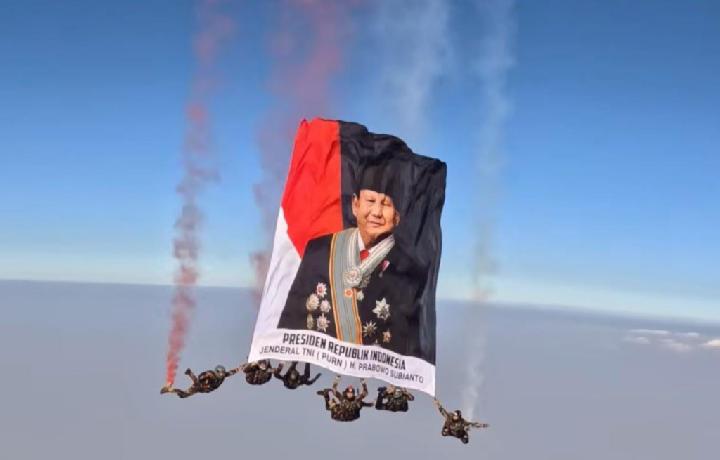Bendera Raksasa Bergambar Prabowo Tuai Sorotan, Ini Penjelasan Istana