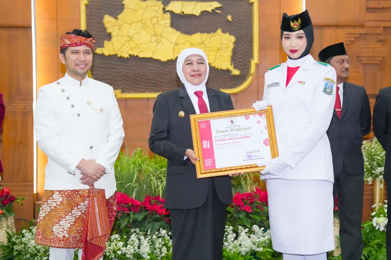 Gubernur Khofifah Apresiasi Paskibraka Jatim dan Pendukung  Upacara HUT 81 RI Sukses Tunaikan Tugas Negara di Grahadi