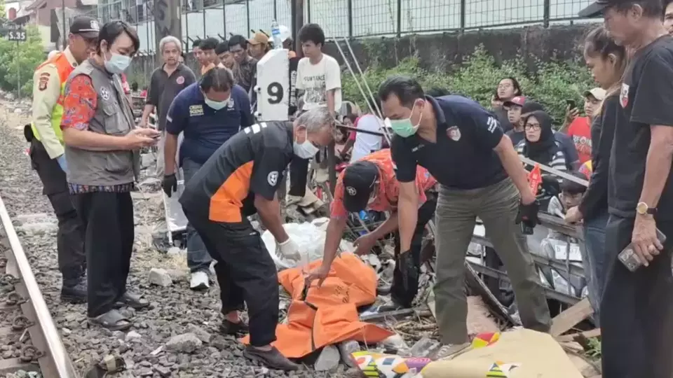 Pria 80 Tahun Tewas Terserempet KRL di Tebet