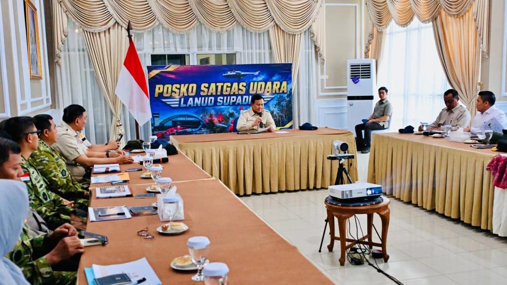 Tiba di Kalimantan Barat, Prabowo Langsung Pimpin Rapat Penanganan Karhutla