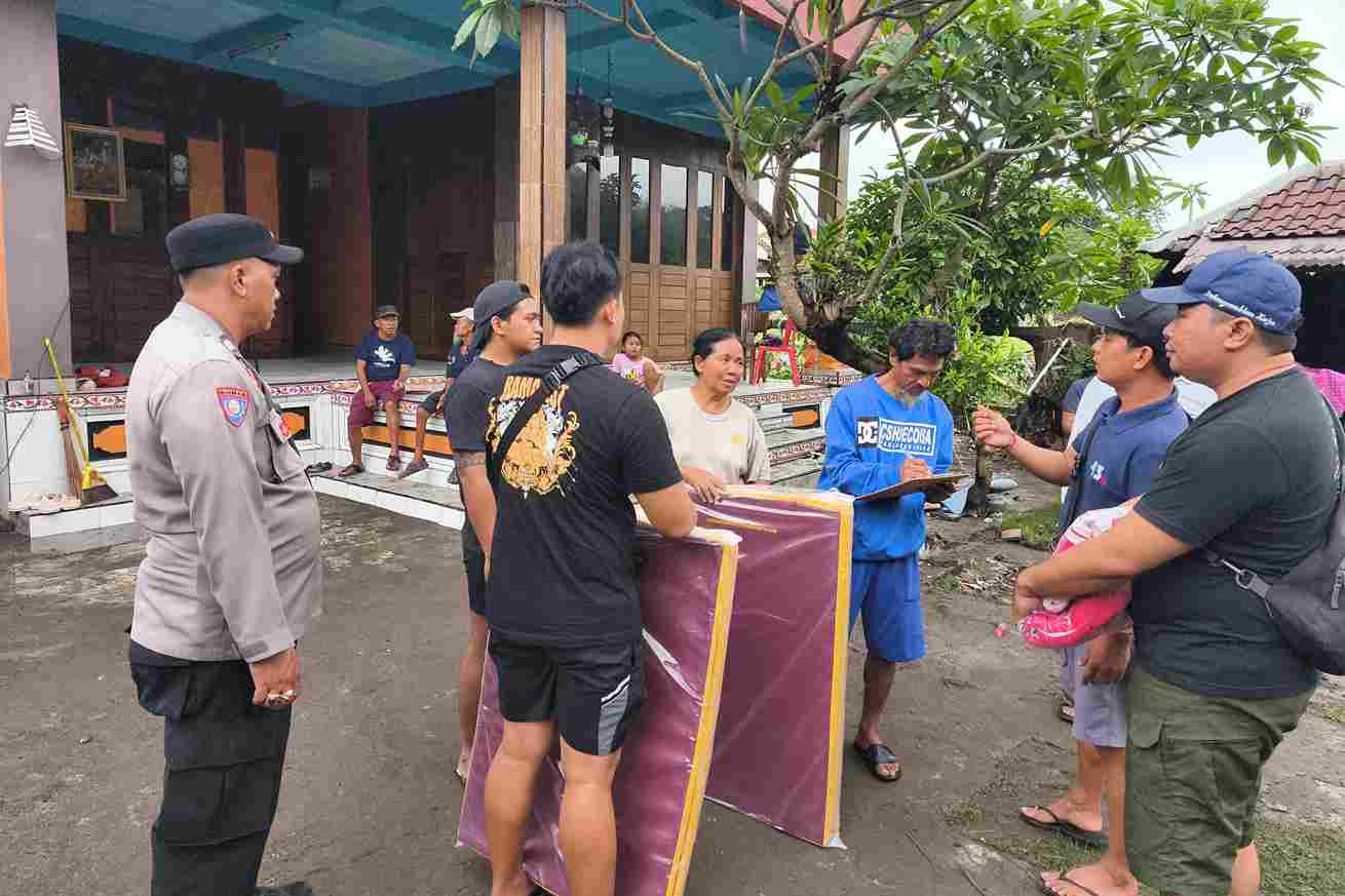 250 Rumah di Kampung Adat Sade Ludes Terbakar, Kemensos Kucurkan Ratusan Paket Logistik