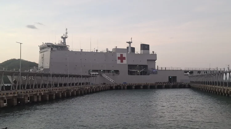 KRI dr. Soeharso Tiba di Manggarai, Bantu Penanganan Gempa NTT
