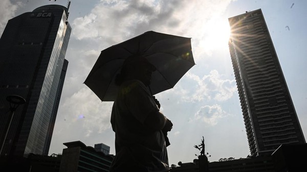 Cuaca Makin Panas, Warga Jakarta Diminta Jaga Kesehatan