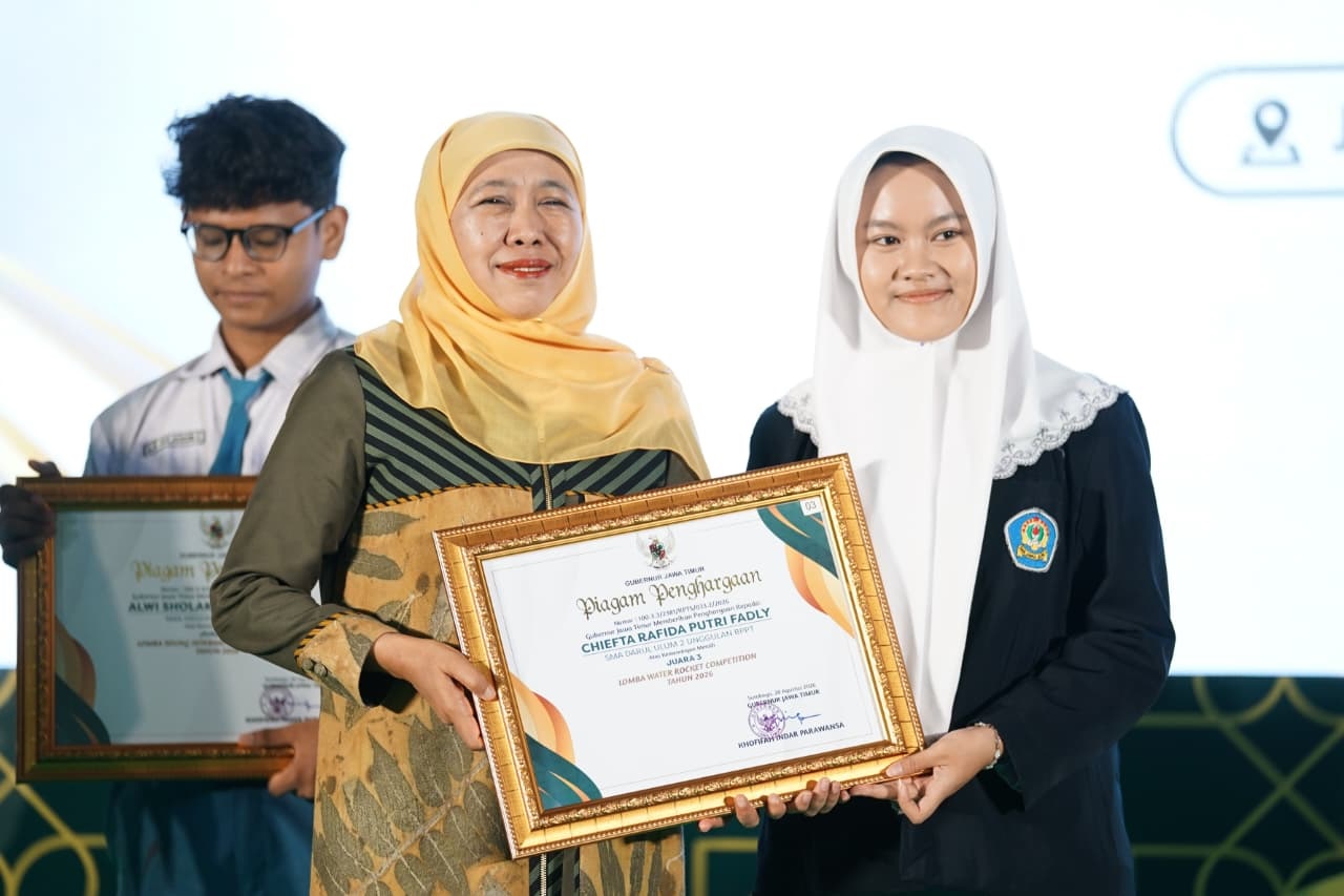 Gubernur Khofifah Salurkan Afirmasi Biaya Pendidikan untuk 112 Murid di Jombang, Apresiasi 193 Prestasi Nasional dan Internasional