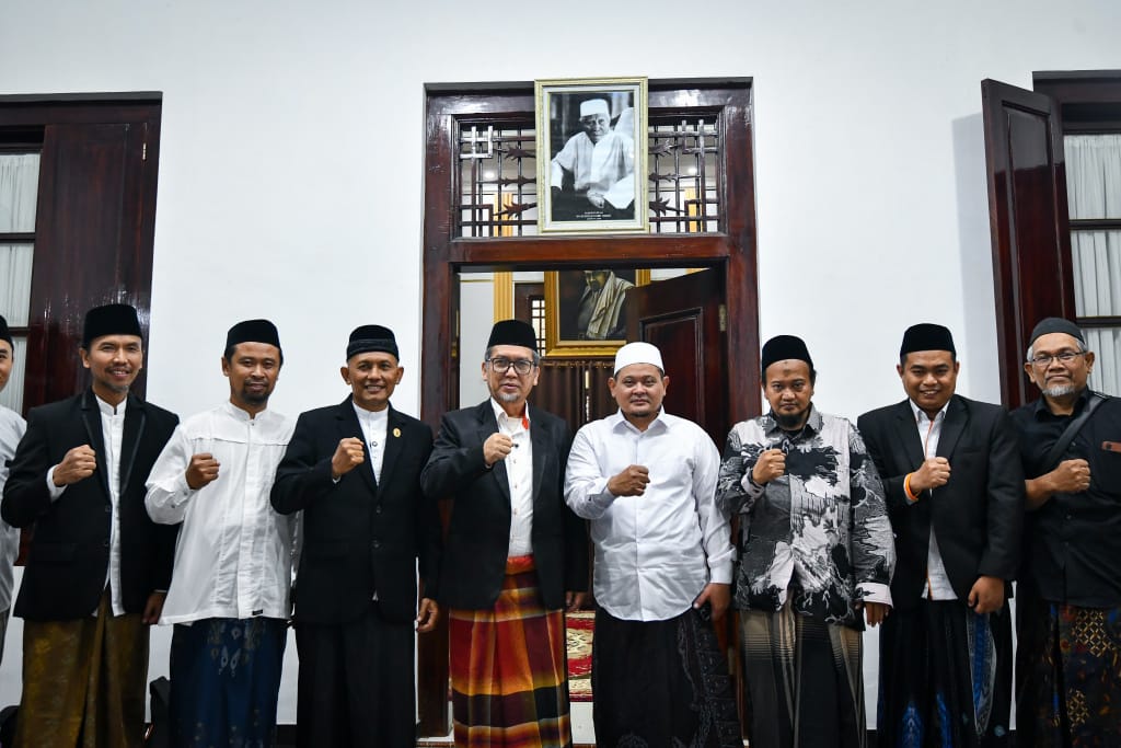 Usai Pembukaan Muktamar NU, AMY dan Ketua PKS Jatim Silaturahmi ke Gus Rozaq Tambakberas