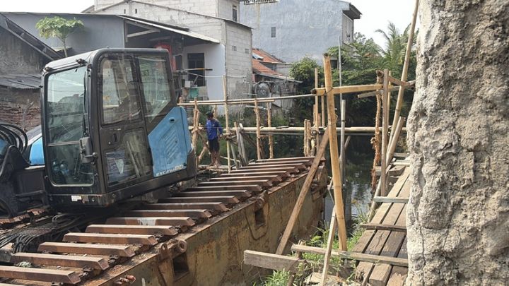 Pramono Pastikan Jembatan Tegal Alur Dibangun Permanen Usai Pengerukan Rampung