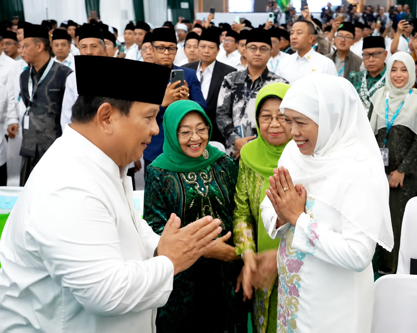Presiden Prabowo Tutup Muktamar Nahdlatul Ulama, Gubernur Khofifah Sampaikan Selamat atas Terpilihnya Rais Aam dan Ketua Umum PBNU