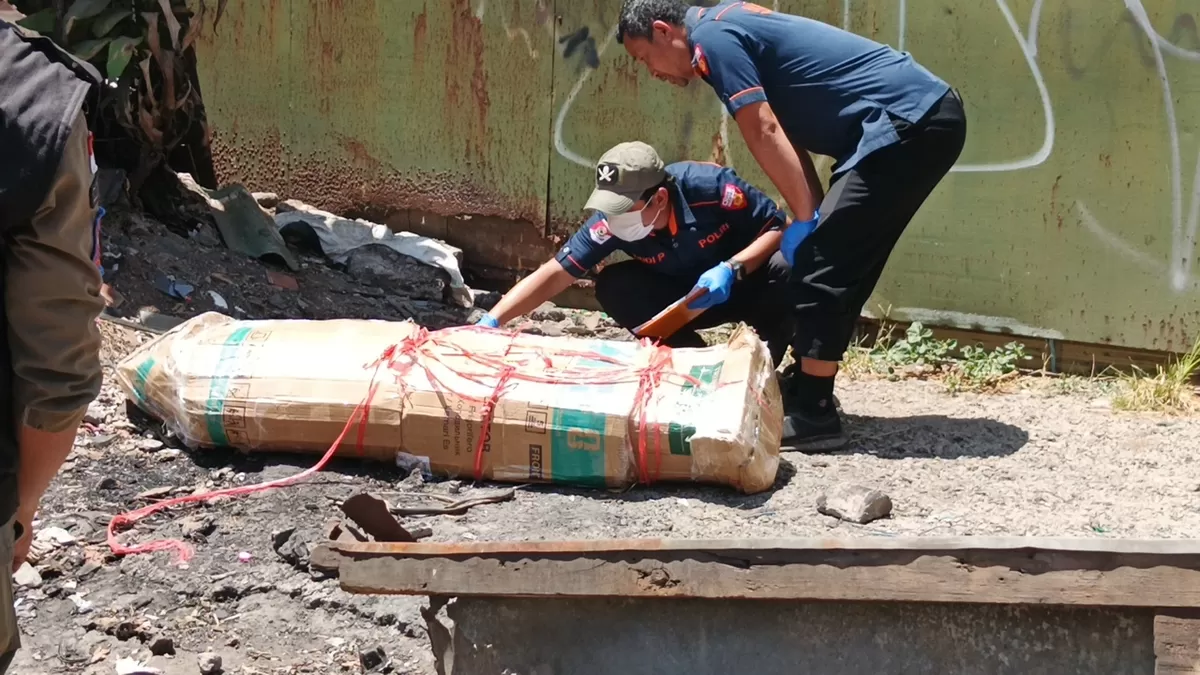 Kesaksian Sopir Ungkap Detik-Detik Terduga Pelaku Bawa Kardus Berisi Mayat di Bandung