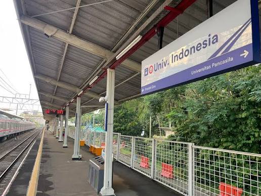 Viral! KRL Berhenti Lama di Stasiun UI, Ternyata Masinis Sedang ke Toilet