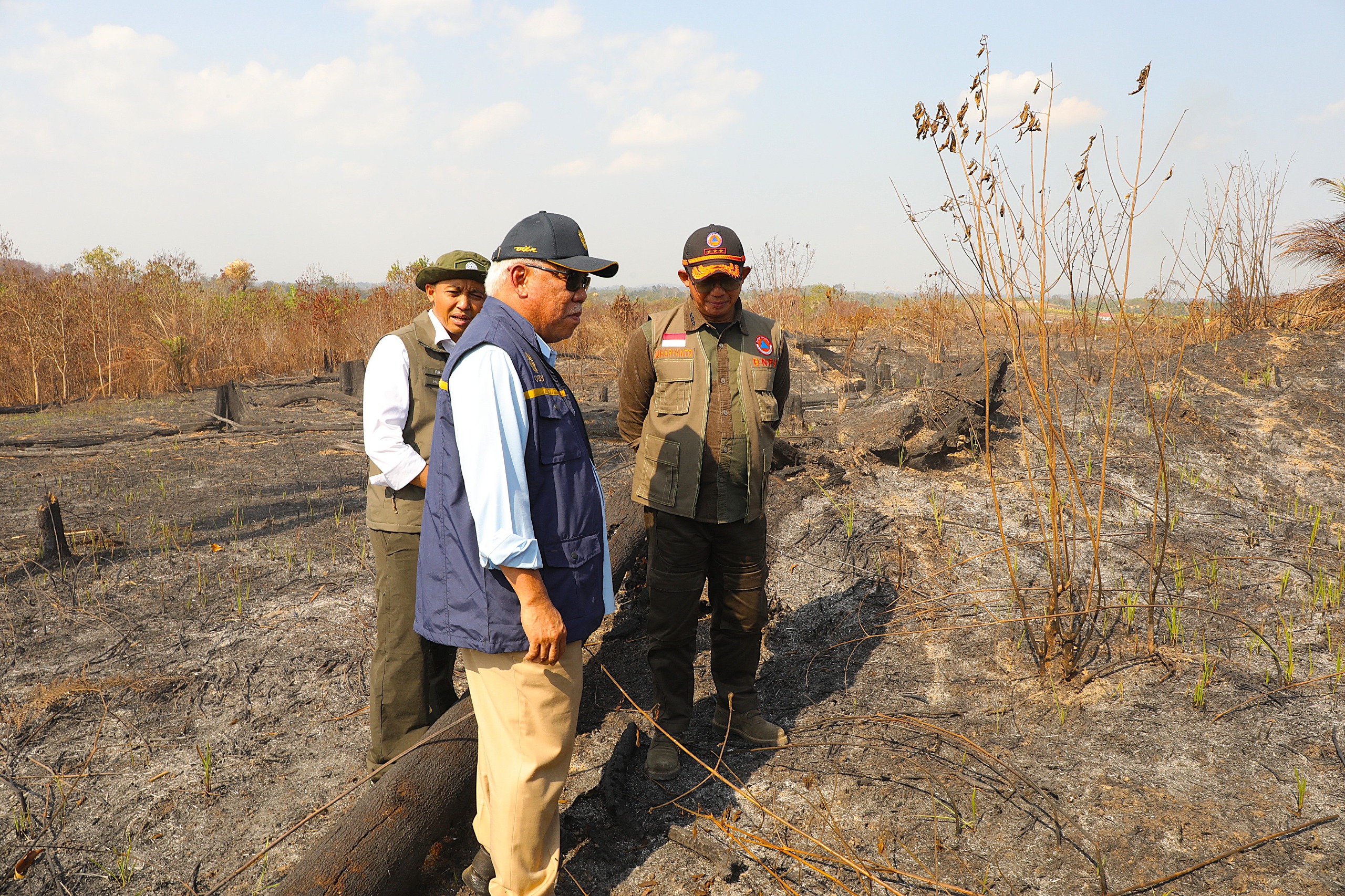 Tinjau Bukit Tengkorak, BNPB Pastikan Penanganan Karhutla Kaltim Dioptimalkan