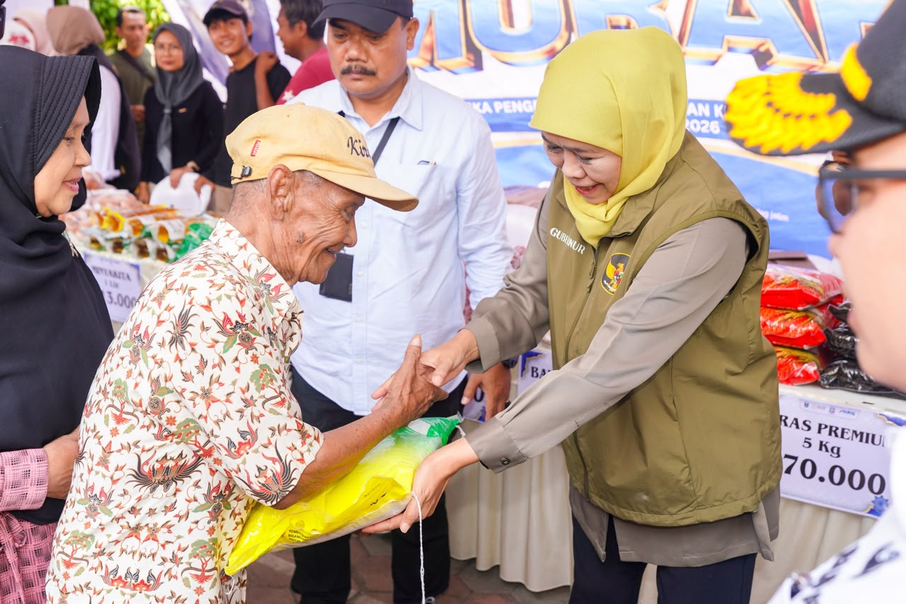 Gubernur Khofifah Gelar Pasar Murah di Mojokerto, Dekatkan Akses Bahan Pokok Terjangkau