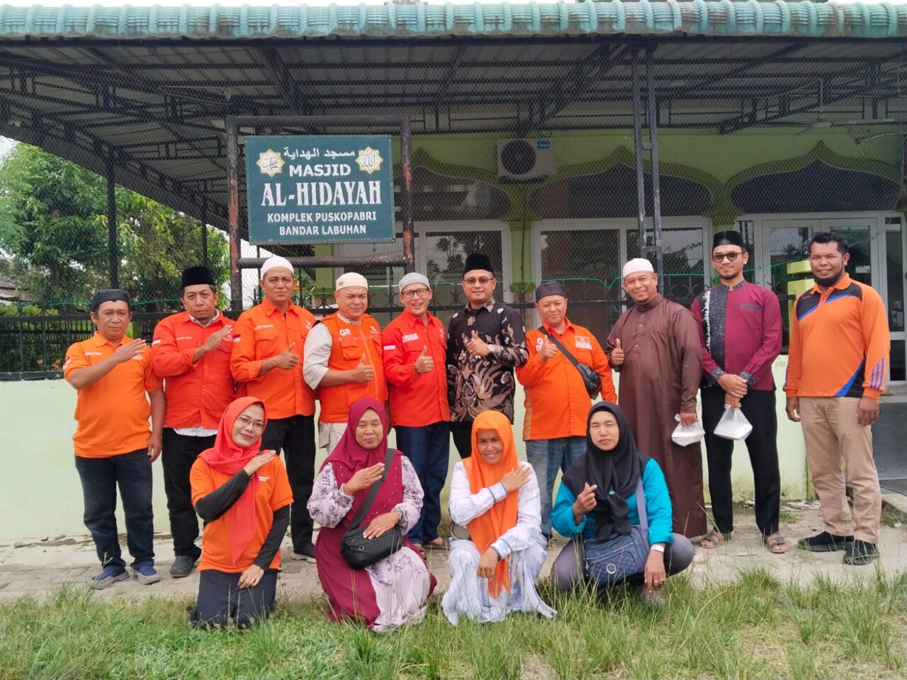 Gerakan Rakyat Tanjung Morawa Bagikan Makanan Gratis untuk Warga di Desa Bandar Labuhan