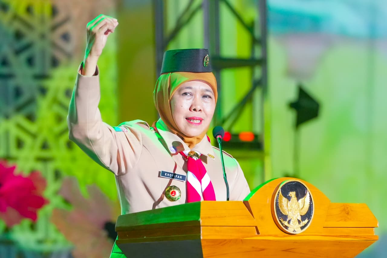 Gubernur Khofifah Dampingi Menag Buka PPSN VI, Ajak Santri Pramuka Jadi Pagar Betis Jaga Keutuhan NKRI dan Masifkan Gerakan Tanam Pohon