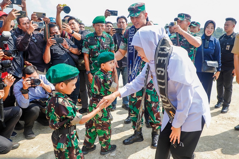Peringatan HUT TNI, Gubernur Khofifah Apresiasi Pengabdian Prajurit TNI Jaga Kedaulatan Negara