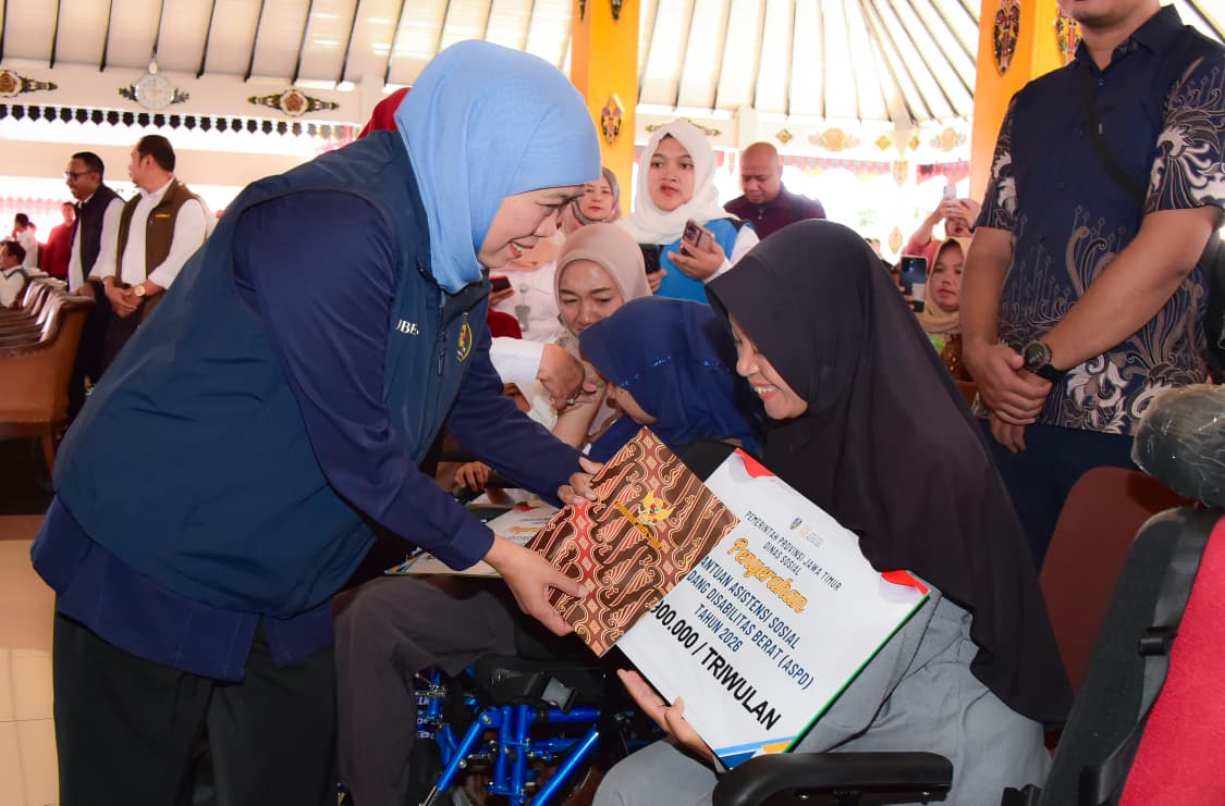 Sambut Hari Jadi 81 Jatim, Gubernur Khofifah Salurkan Bansos dan Dukungan Pemberdayaan Rp9,87 Miliar di Magetan