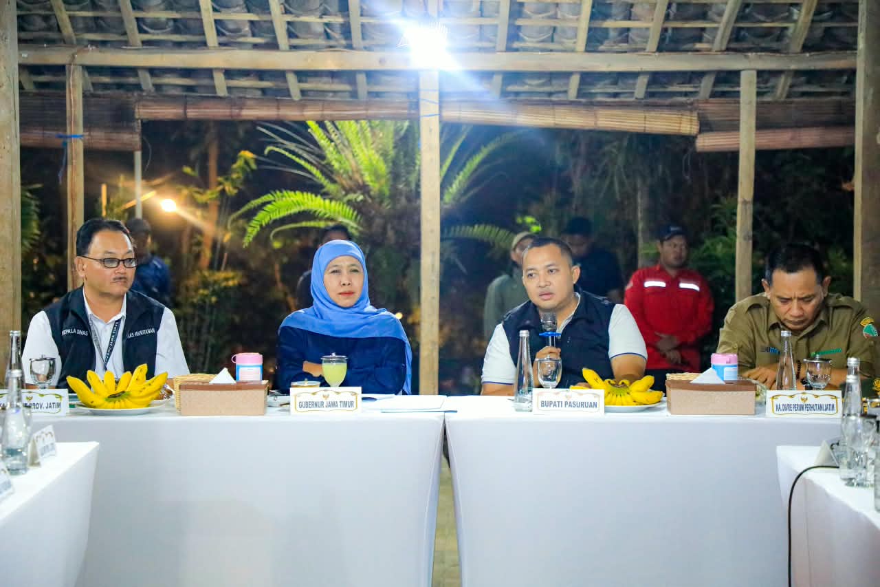 Gubernur Khofifah Tinjau Langsung Penanganan Karhutla  Tahura R Soerjo di Pasuruan, Tekankan Pentingnya Keselamatan Petugas dan Relawan