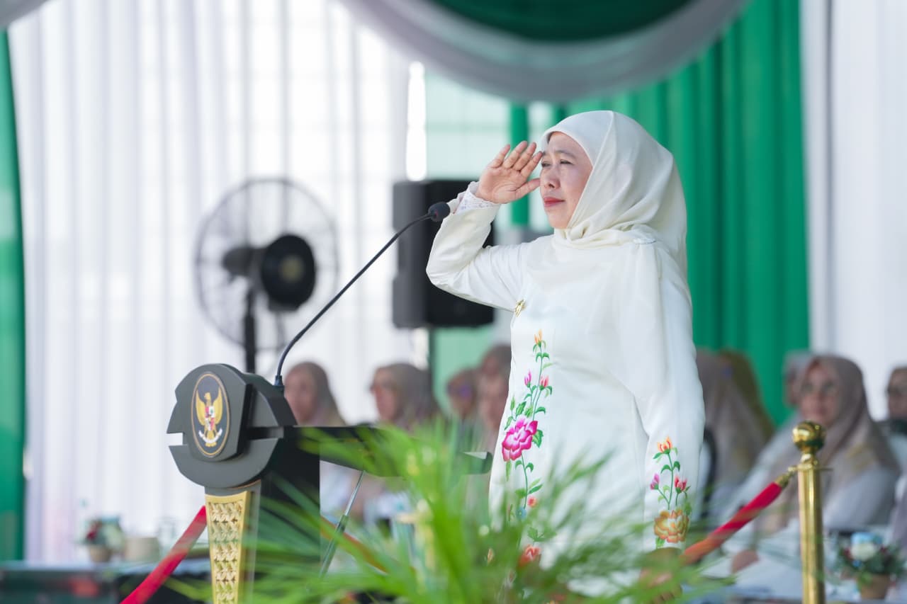 Gubernur Khofifah Pimpin Upacara Hari Santri 2026 di Ponpes Tremas Pacitan, Tekankan Tiga Pesan Penguatan Santri seJatim